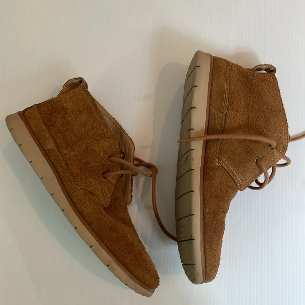 UGG men tan